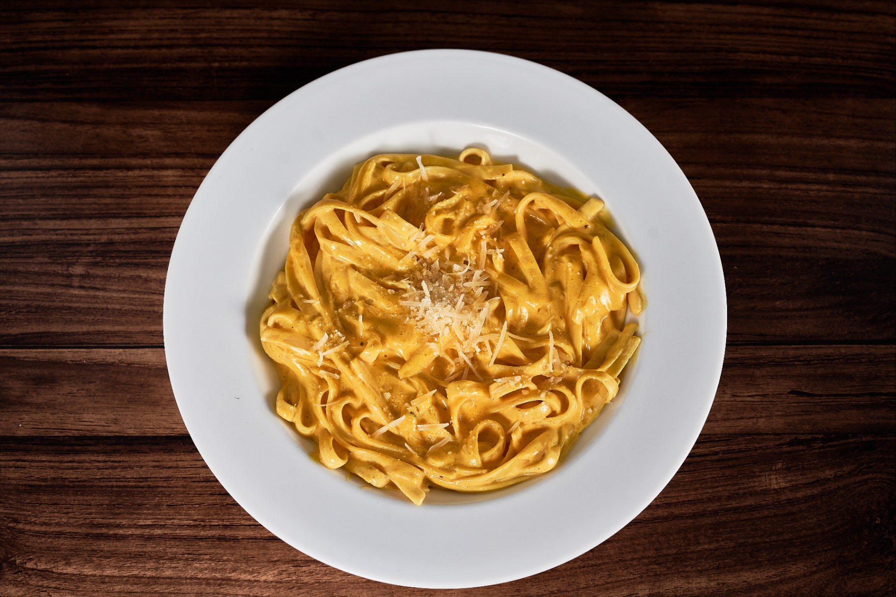 Tallarines a la huancaína with creamy yellow sauce